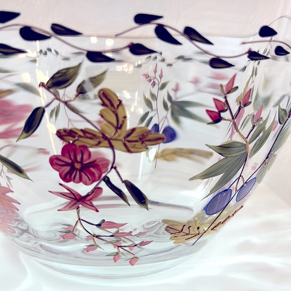 VTG “AMELIA" Hand-painted Optic Crystal Bowl W/
22k accents DISCONTINUED 11” - Picture 5 of 9